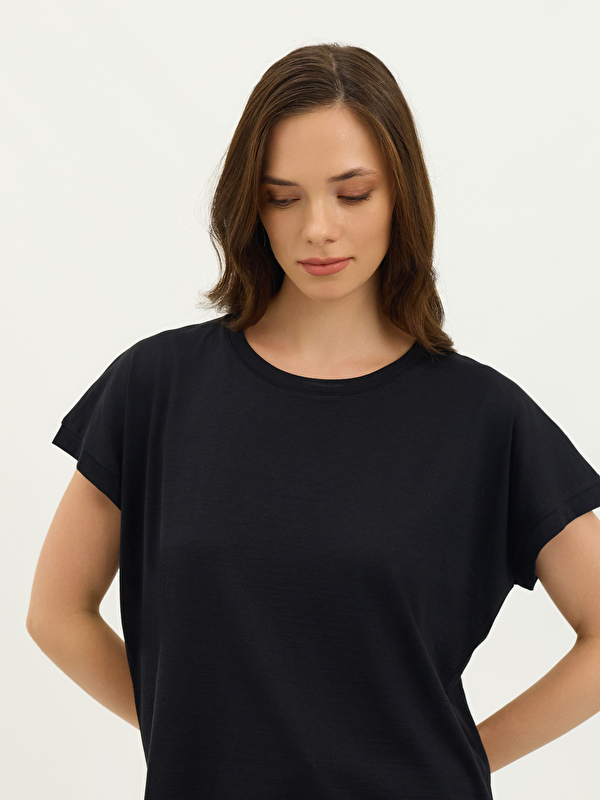 Kadın Siyah Tişört